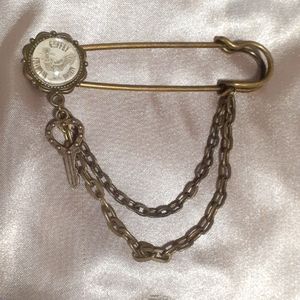 Pretty Victorian/steampunk Lapel pin .